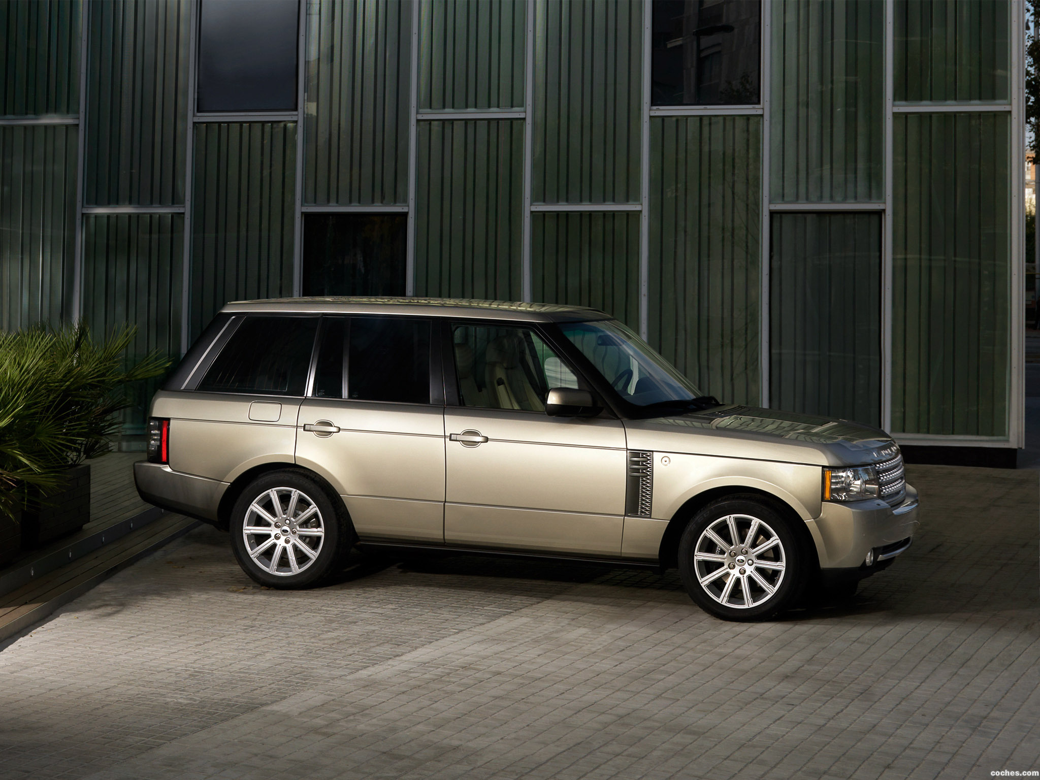 Рендж ровер вог l322. Рендж Ровер 2010. Range Rover 2010 Вог. Range Rover Vogue 2010. Range Rover 2010.