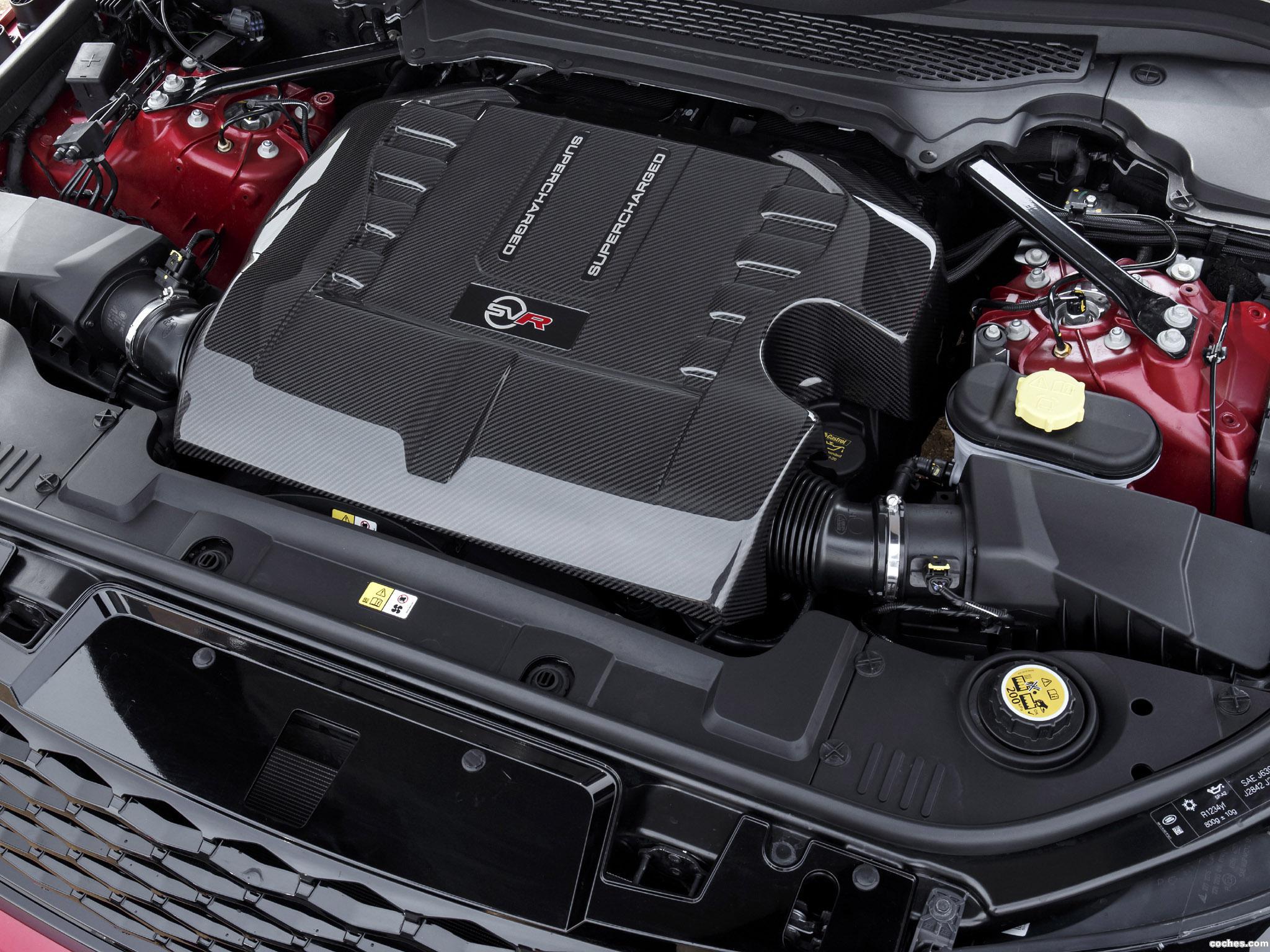 Двигатель land rover sport. Range Rover Sport SVR двигатель. Рендж Ровер спорт 2015 под капотом. V8 двигатель SVR. Двигатель 5.0 Рендж Ровер спорт изнутри.